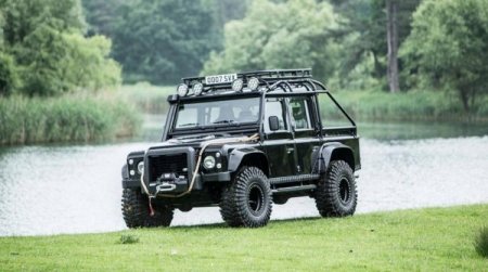 Land Rover Defender Джеймса Бонда пустят с молотка за $331 000