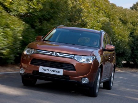 В России стал популярнее переднеприводный Mitsubishi Outlander