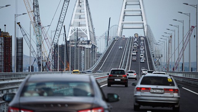 На мосту в Крым произошло первое ДТП