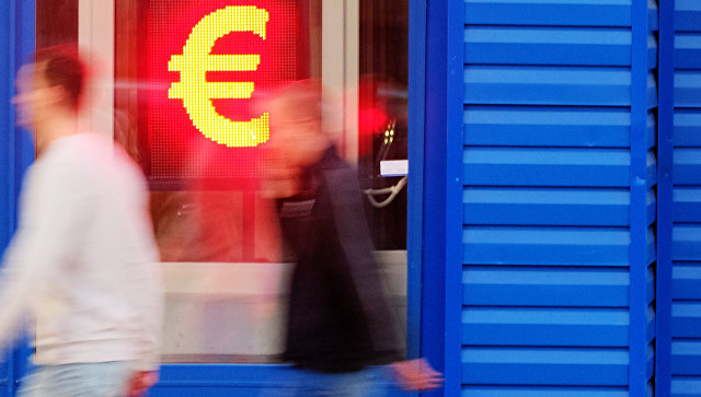 Евро снизился почти на пятьдесят копеек