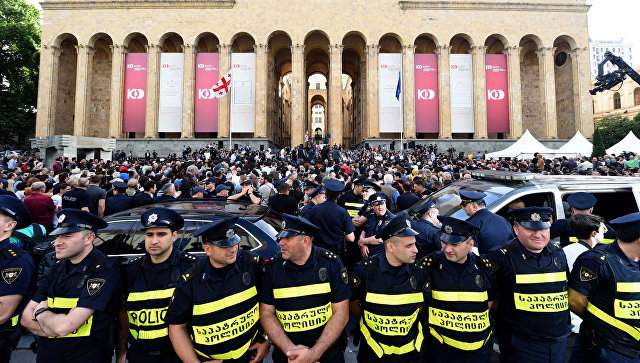 Организаторы протеста в центре Тбилиси призвали партии присоединиться