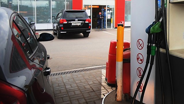 Цены на бензин в Москве впервые с конца марта почти прекратили рост