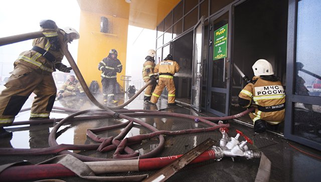 Площадь пожара в казанском ТЦ "Порт" увеличилась до 200 квадратных метров