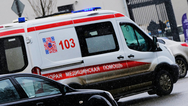 В Москве госпитализировали 28-летнего мужчину, упавшего на рельсы в метро