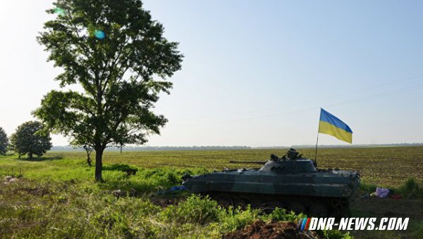 Украинские силовики обстреляли Докучаевск, повреждены два жилых дома