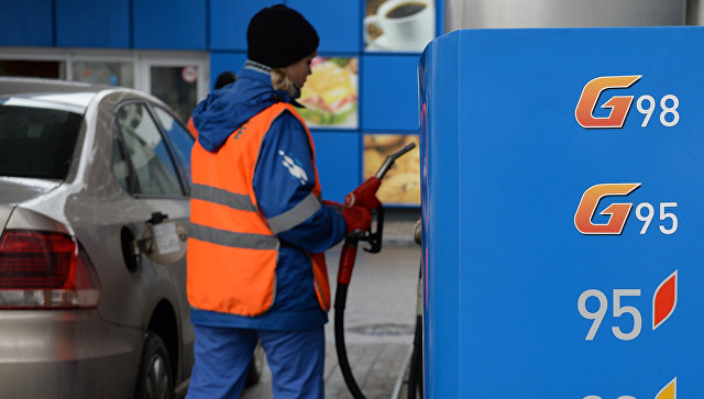 В Москве цены на бензин пошли вниз впервые с конца марта