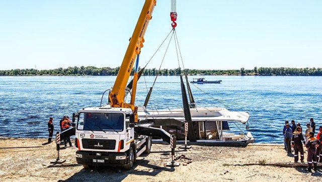 Владельца лодочной станции в Волгограде могут задержать после крушения катамарана