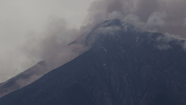 В Гватемале снова активизировался вулкан Фуэго