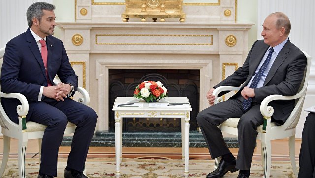 Путин поблагодарил главу Парагвая за передачу орденов российских офицеров