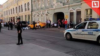 Таксист въехал в болельщиков в Москве