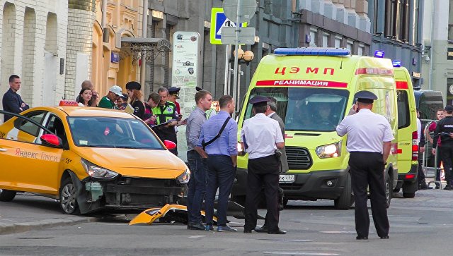 Полиция попросила арестовать таксиста, сбившего пешеходов в Москве