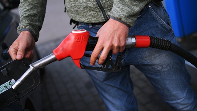 В Москве снизились цены на бензин