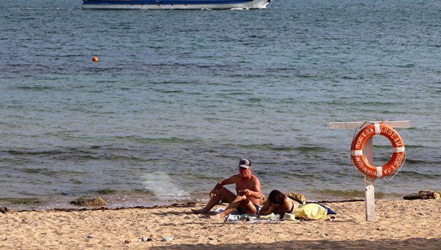 В Крыму спасли женщину, унесенную в море на надувном матрасе