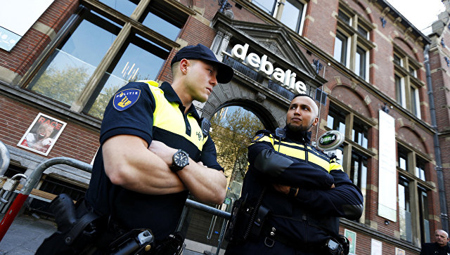 В Амстердаме автомобиль протаранил здание газеты Telegraaf
