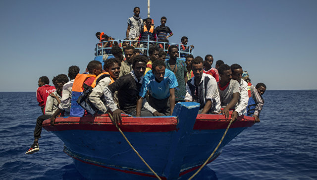 Франция примет часть мигрантов с судна Lifeline