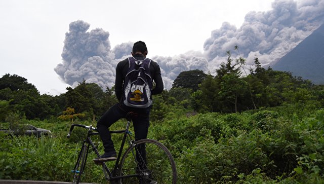 В Гватемале ряд поселков объявили необитаемыми после извержения вулкана
