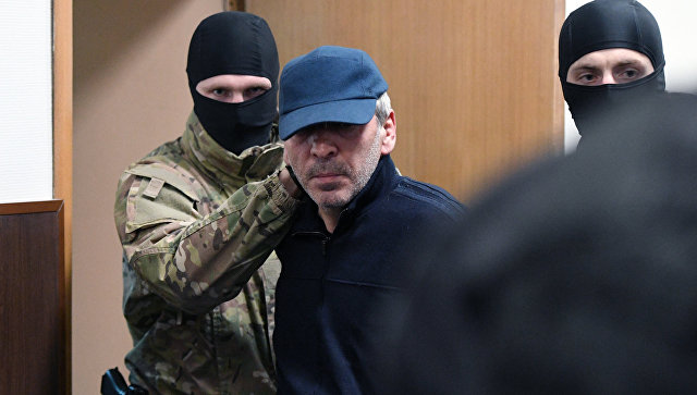 Суд продлил до осени арест имущества родных бывшего врио премьера Дагестана