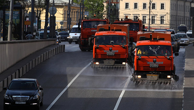 В Москве коммунальщики начали проводить аэрацию из-за жары