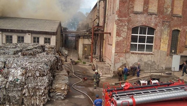 Под Калининградом локализовали пожар на бывшем заводе