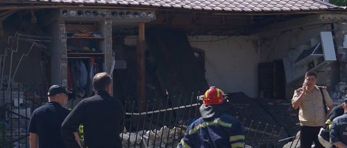 В Лисичанске в жилом доме произошел взрыв (Фото)