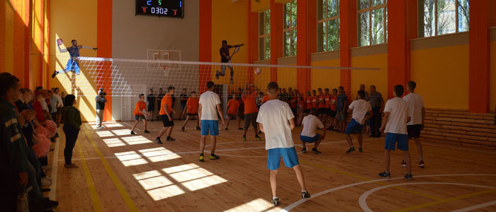Авдеевский коксохим отремонтировал спортзал в городской школе (Фото)