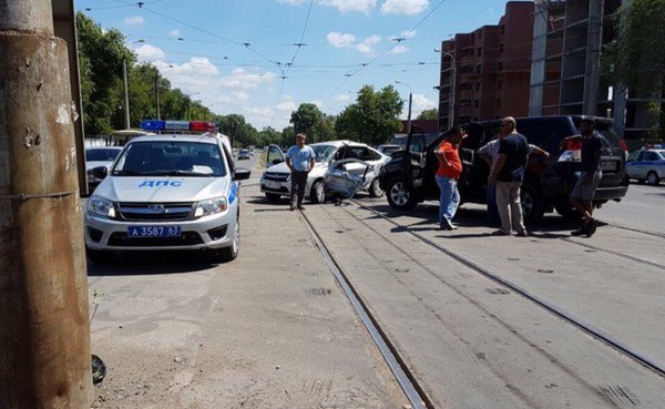 Что произошло в самаре вчера. Авария Самара на улице Гагарина. ДТП В Самаре вчера на Гагарина. Авария в Самаре на Гагарина сегодня. Авария в Самаре улица Гагарина сегодня утром.