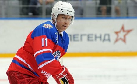 Играя в хоккей против Путина