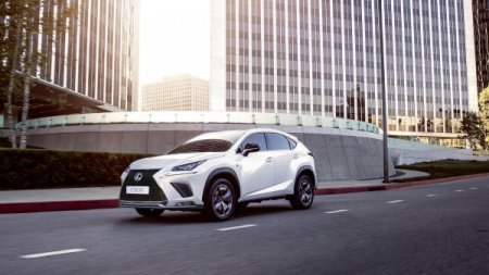 В России подорожал премиальный кроссовер Lexus NX