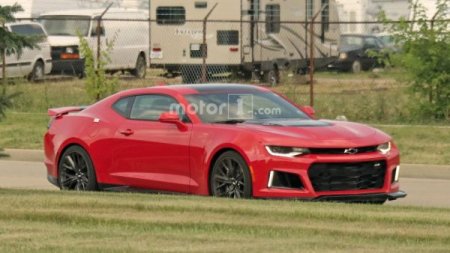 Новое спорткупе Chevrolet Camaro ZL1 2019 засняли на тестах без камуфляжа