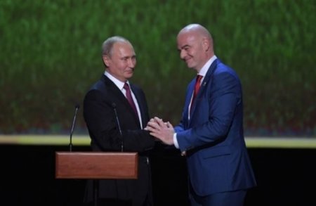 Глава ФИФА обещает выучить русский язык и снова приехать в Россию
