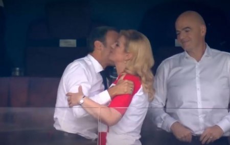 Макрон бросился с поцелуями к президенту Хорватии после победы сборной Франции