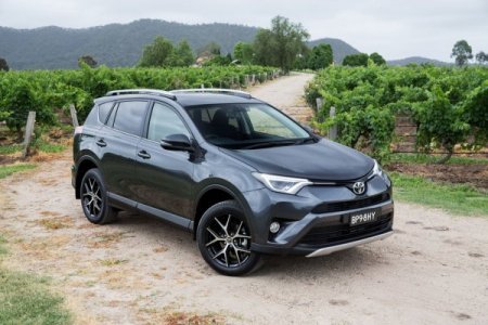 Toyota RAV4 возглавил ТОП-5 лучших кроссоверов для современных девушек