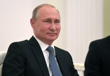 Путин пообещал продлить безвизовый режим для болельщиков ЧМ