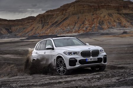 BMW назвала российские цены на новый кроссовер BMW X5