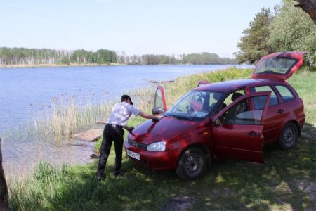 Воронежец загнал "Волгу" в водохранилище, чтобы ее помыть