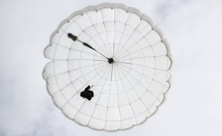 В РФ создали уникальный парашют «Шанс» для эвакуаций