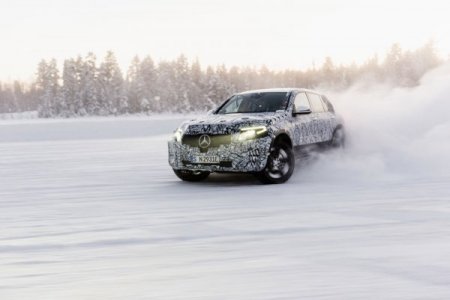 Официально Электрический кроссовер Mercedes-Benz EQC дебютирует 4 сентября