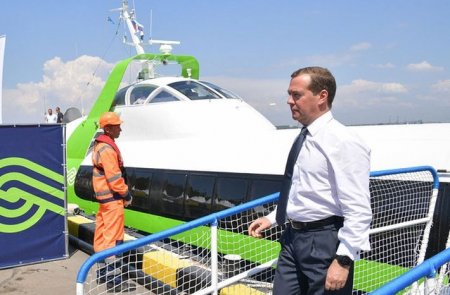 Медведев открыл "Кометы" между Севастополем и Ялтой