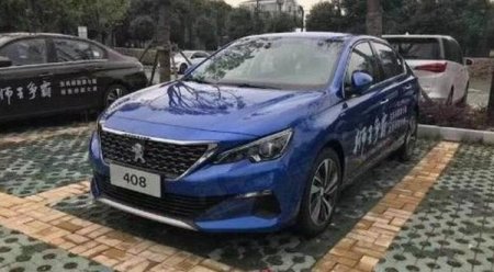 Представлены первые «живые» фото обновленного седана Peugeot 408