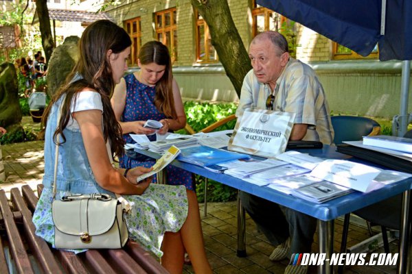 Свыше 10 тысяч абитуриентов Донбасса подали документы на поступление в вузы ДНР – Минобрнауки