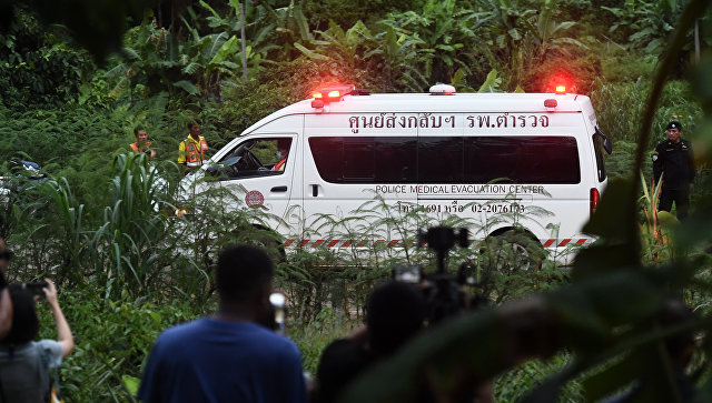 Четверых детей, спасенных из пещеры в Таиланде, доставили в больницу