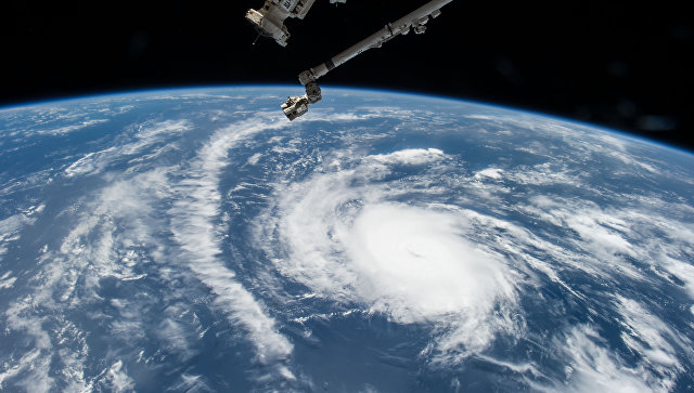 Тропический шторм "Крис" усилился до урагана первой категории