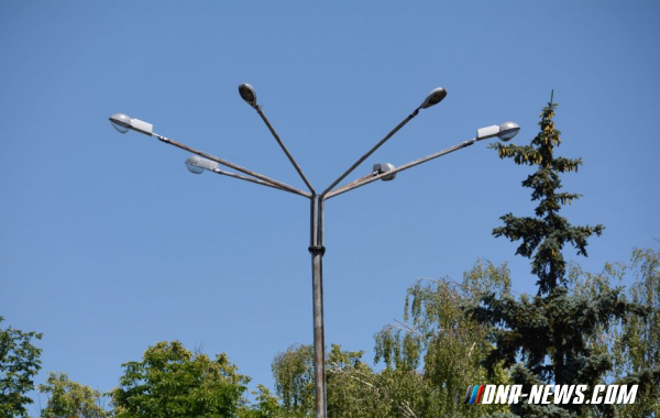 Коммунальные предприятия городов ДНР в этом году отремонтировали около 3000 уличных фонарей