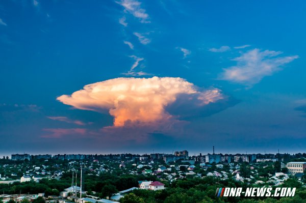 Жителей Николаева испугал "ядерный гриб", зависший над городом