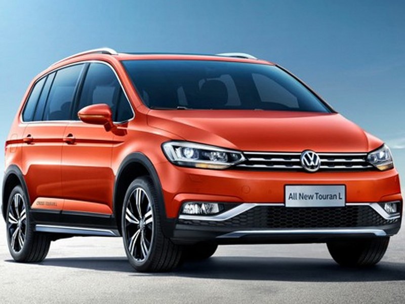 VW Touran прикинулся кроссовером