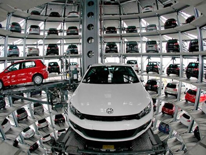 Volkswagen решил складировать автомобили на многоярусных паркингах