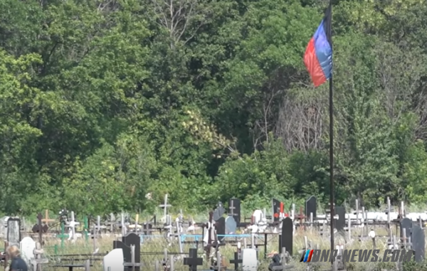 "Ультрас возвращаются": В ДНР начались масштабные акты вандализма на кладбищах