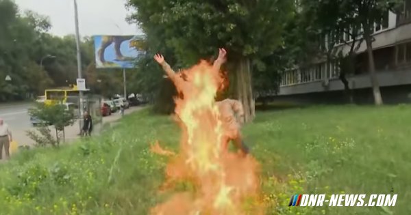 Боец ВСУ в знак протеста против увольнения совершил самосожжение в центре Киева