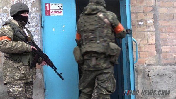 "Превентивные меры": Жителям Лисичанска приказали 2 дня не выходить из дома во время масштабной зачистки