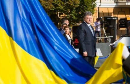 Странно и смешно: эксперт прокомментировал желание Порошенко подать иск к РФ